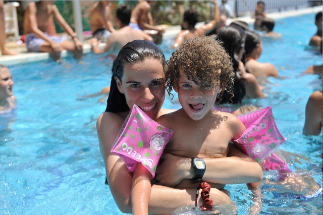  Nuotare in piscina 