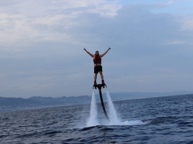 Disfrutando con la técnica de flyboard