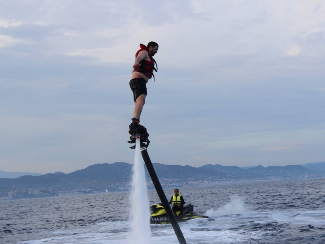 Elevándose en el agua