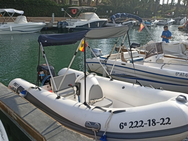 Boat rental without license 