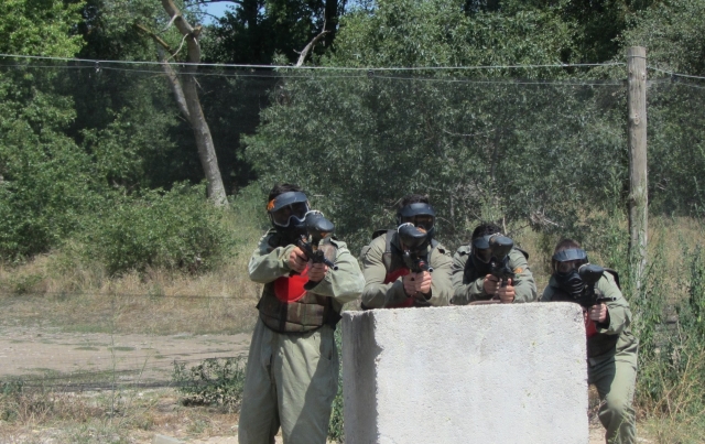  Group of friends waiting for their opponents 