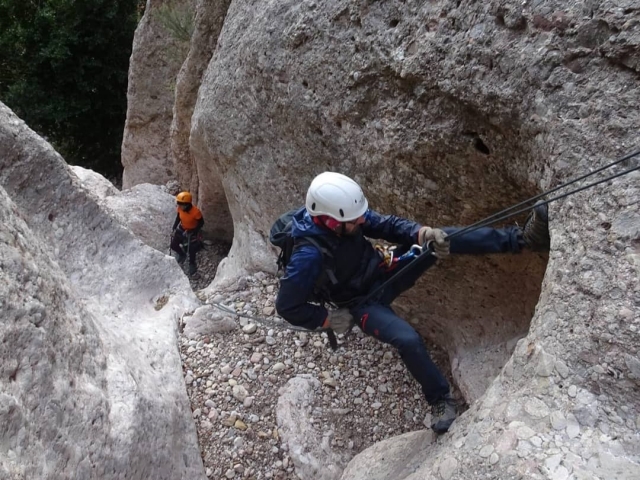  Descending the Joc de l'Oca ravine 