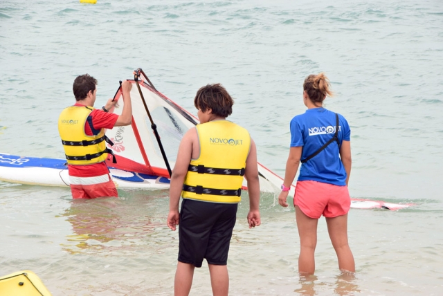 Aprendiendo windsurf en Sancti Petri