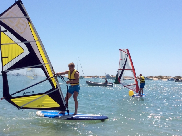 Clase de windsurf en Sancti Petri