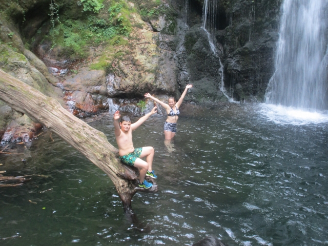 Jugando en el agua en Elizondo