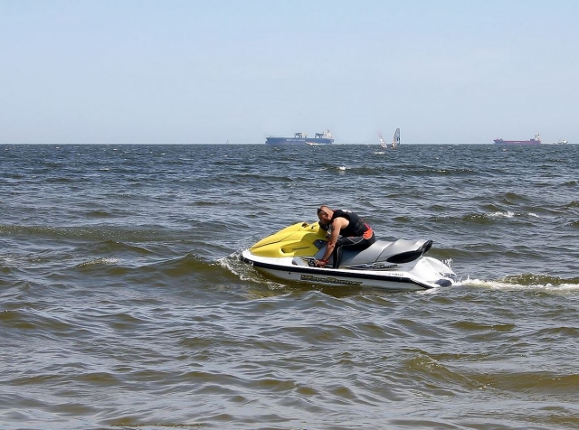 Ajustando la moto de agua
