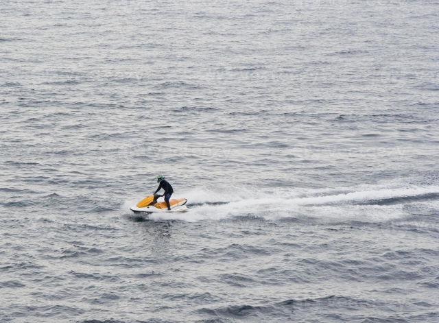 Maneja una jet ski