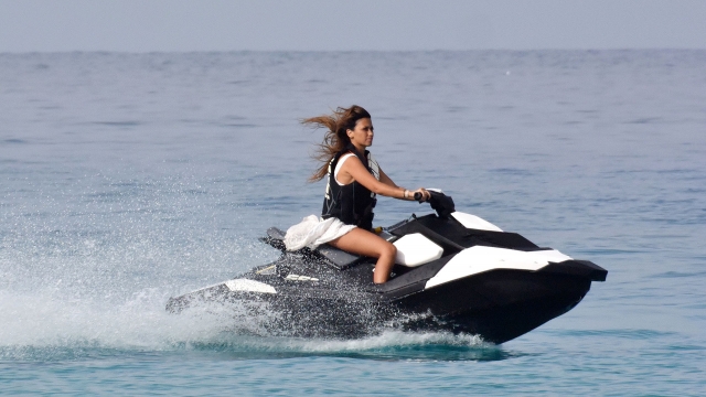 Mujer en jet ski