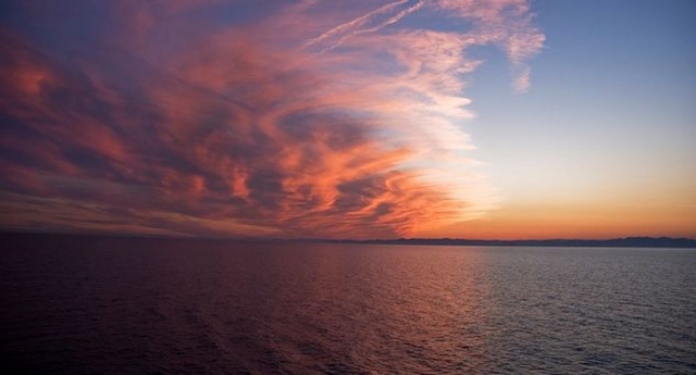  Guarda il meraviglioso tramonto dalla nostra barca 
