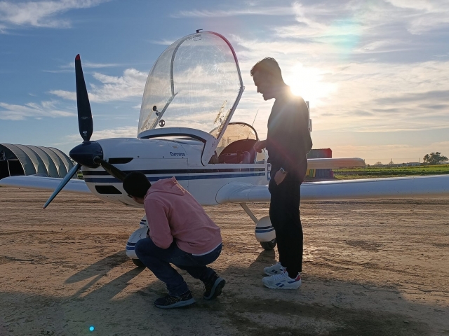  Be a plane pilot for a day 