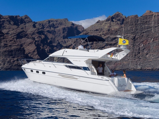  Yacht rental with skipper