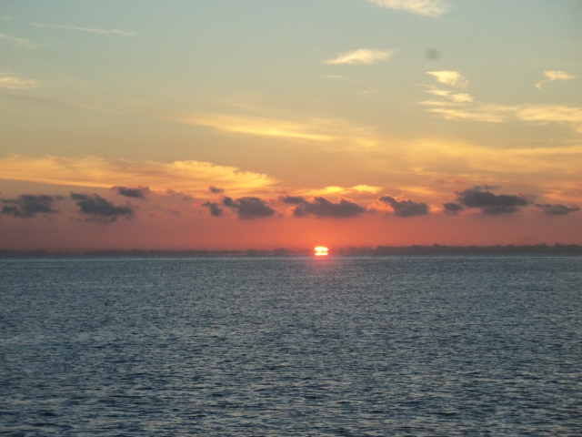 Precioso atardecer desde el mar.