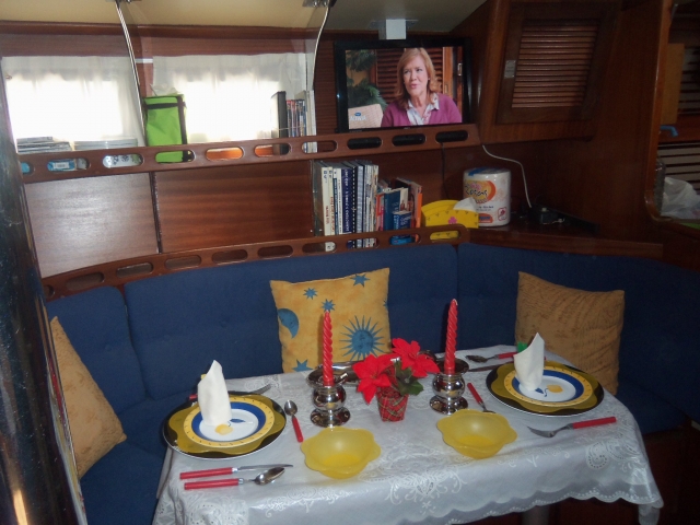Comedor interior de nuestro velero.