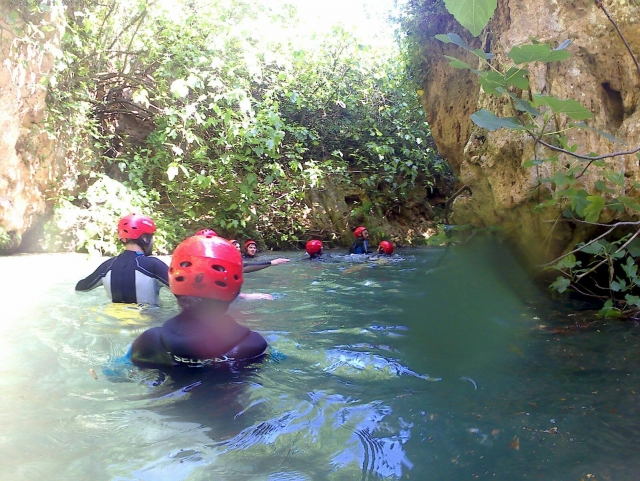  Aquatic canyoning 