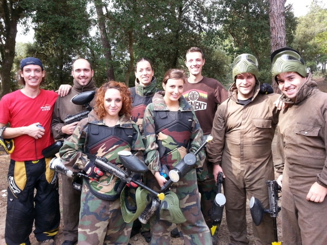  Equipé pour jouer paintball 