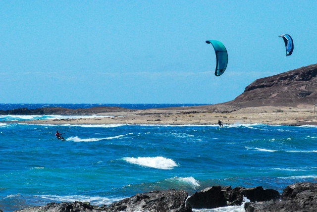  Practicing kitesurfing 