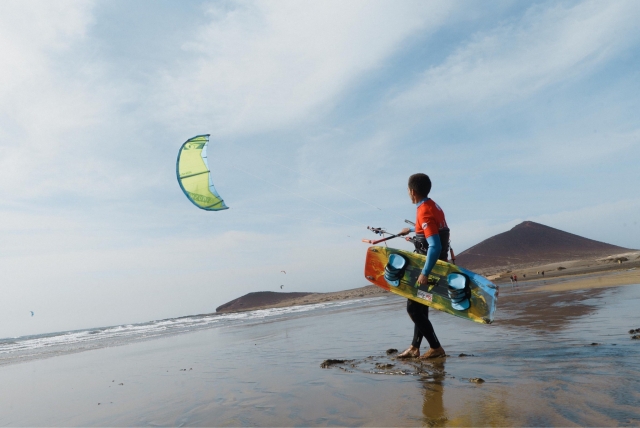  Practicing kitesurfing in El Médano 