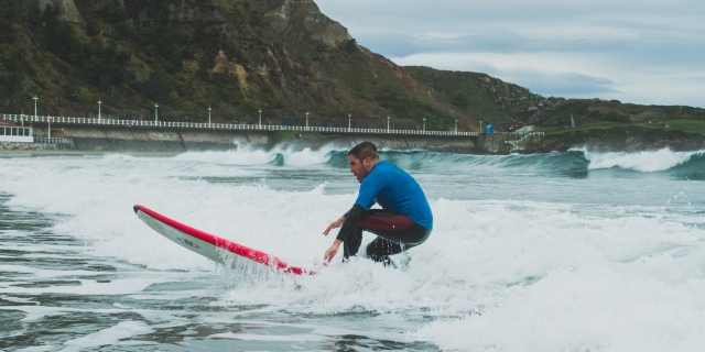 chico surfero