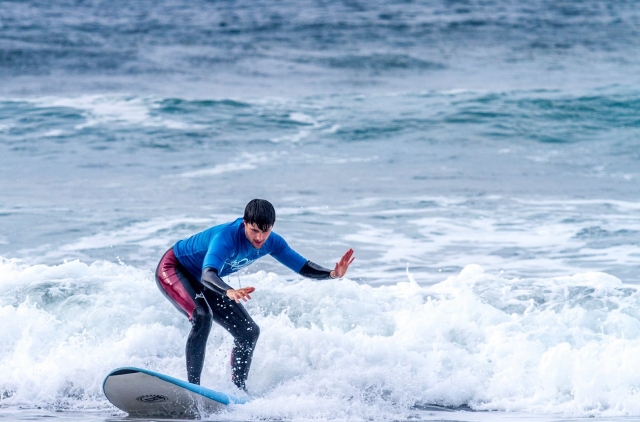  Practice surfing 