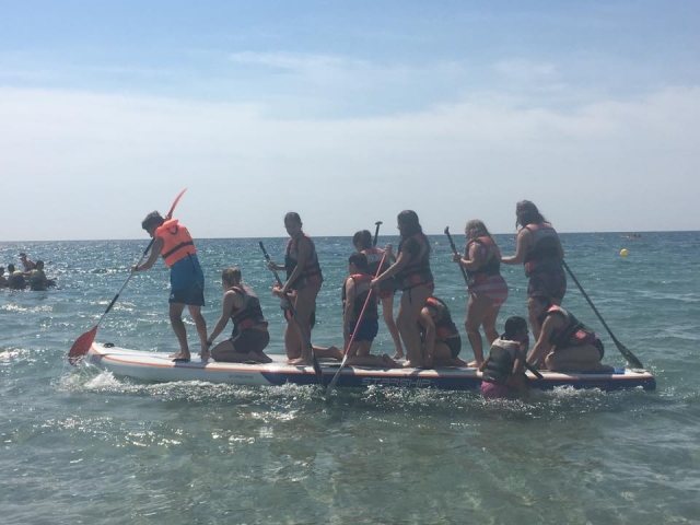 Montando en big paddle surf