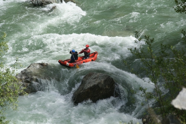 Canoa para aguas bravas 