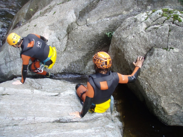  Desfrute de uma descida de canyoning com amigos