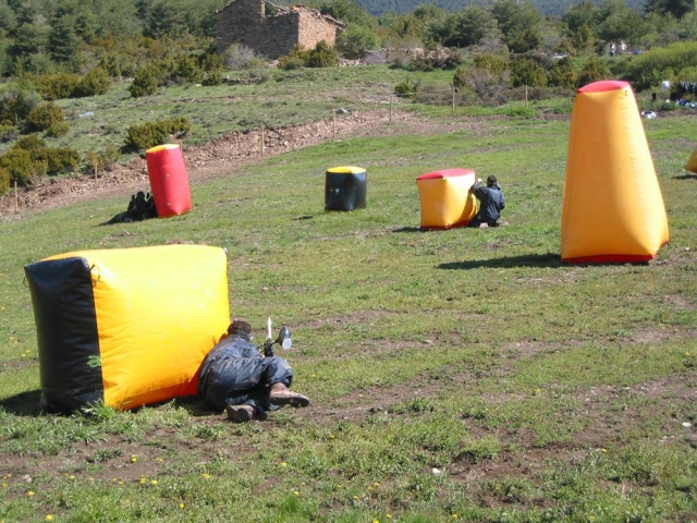  Paintball spielen mit Schlauchbooten 