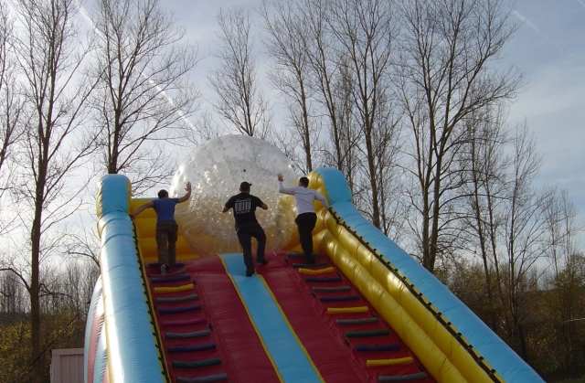 diversión en zorbing