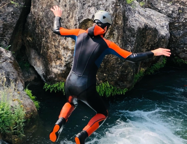  Sauter dans la piscine du ravin 