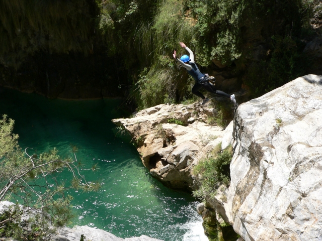  Canyoning jump 