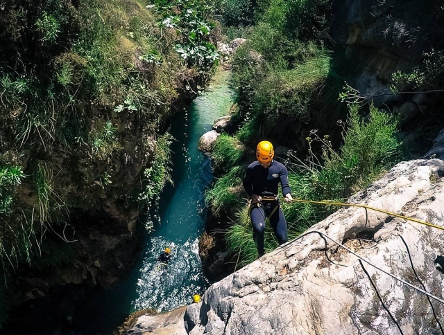  Rappelling technique