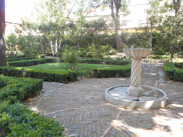  Hanging Garden 