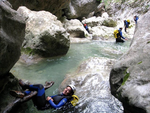  Enjoying canyoning in Huesca 