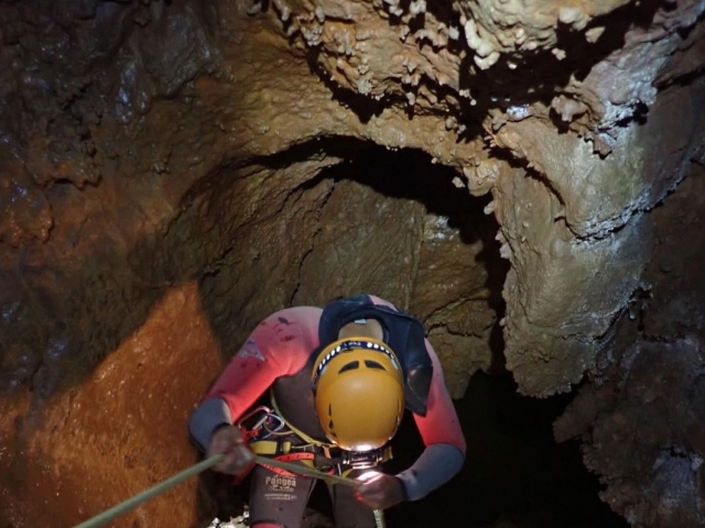 entrar na caverna 