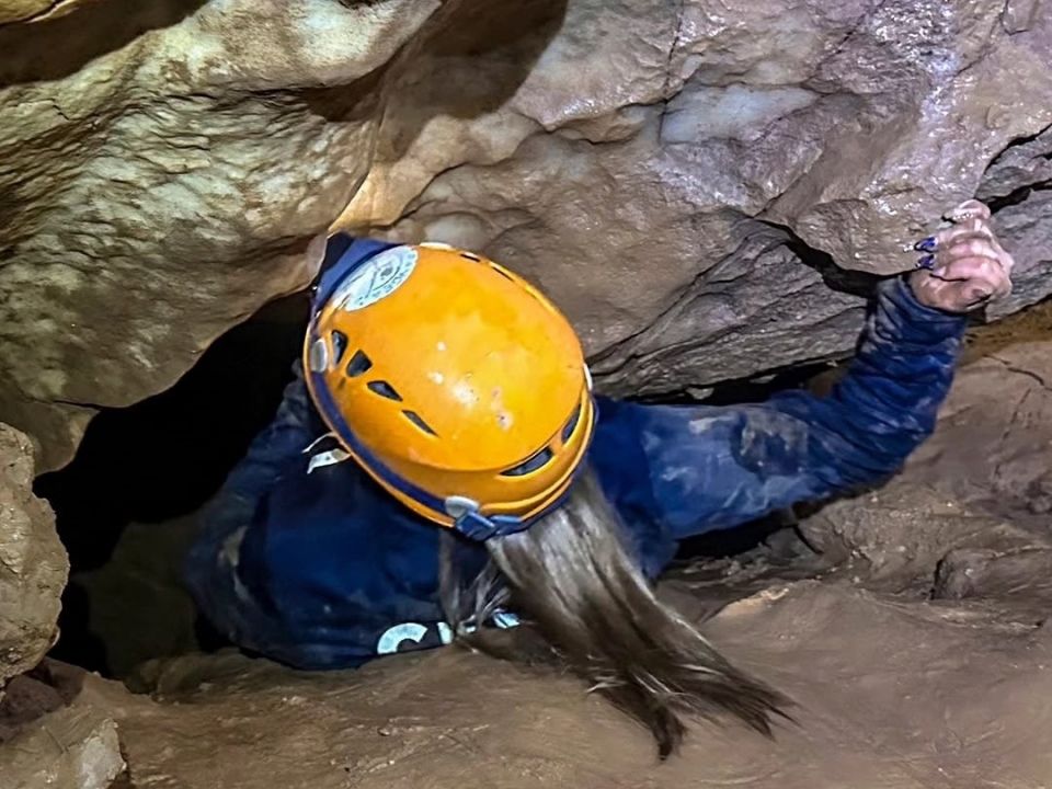  passar pelas cavernas 