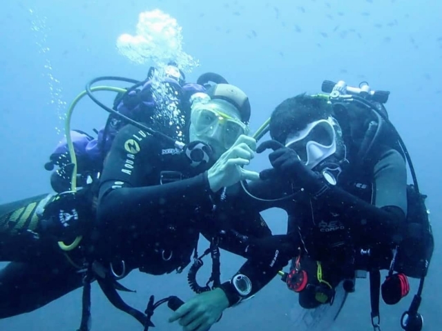 Practicando buceo
