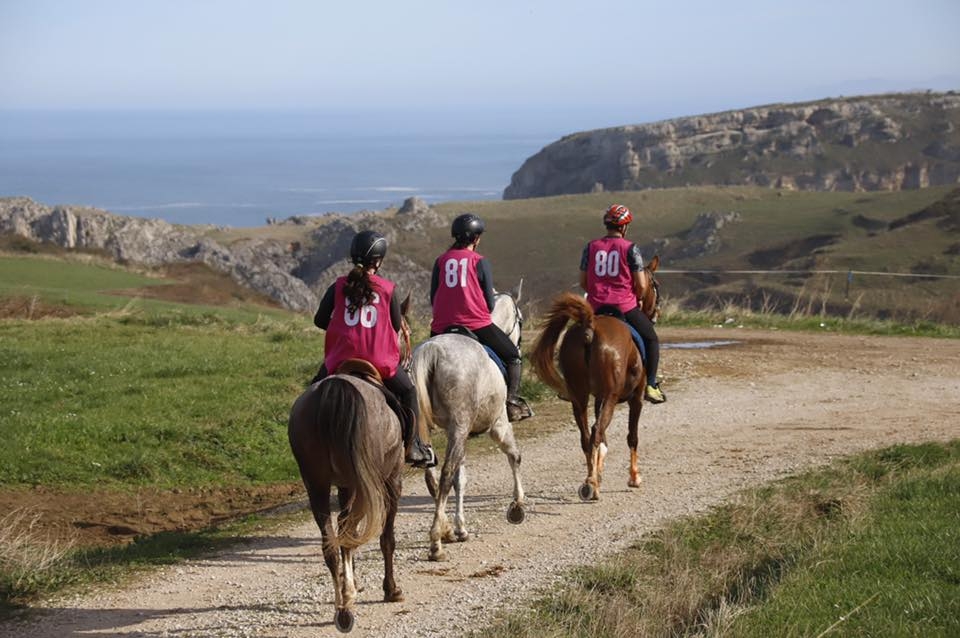 Ride a horse through the Sierra de Boria Natural Park 