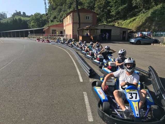 Preparados para la tanda de karting
