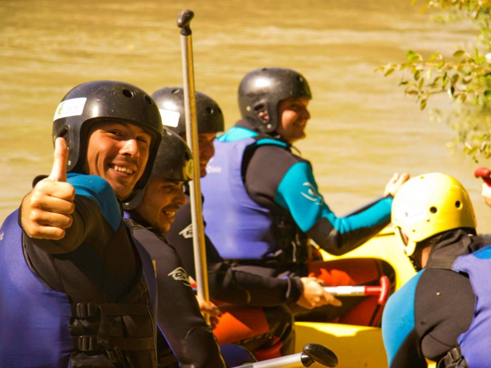 Group rafting descent 