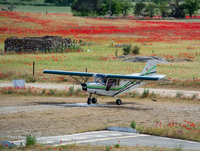 Avioneta en el aeródromo de Algodor