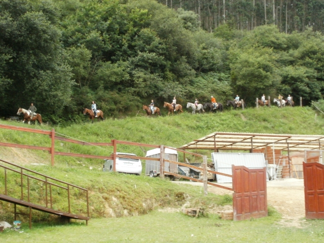 De regreso, toda la cabalgamarra se hace por monle
