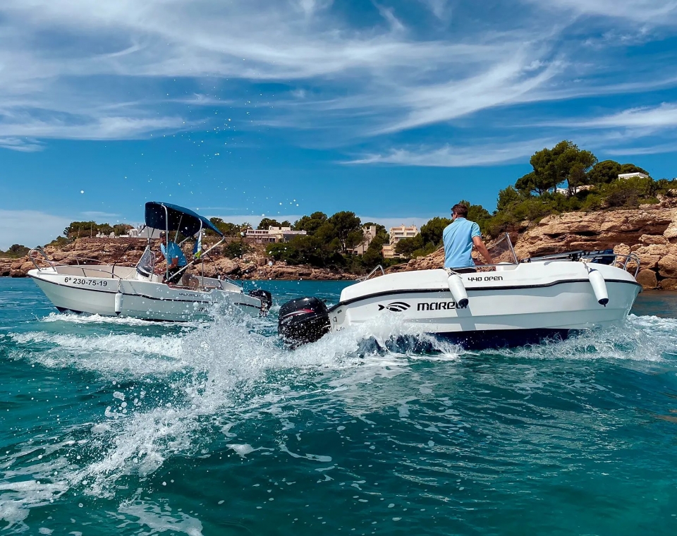 Navega en nuestra embarcación por la Costa Dorada Navega en nuestra embarcación por la Costa Dorada
