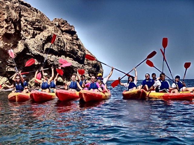 Grupo de kayaks