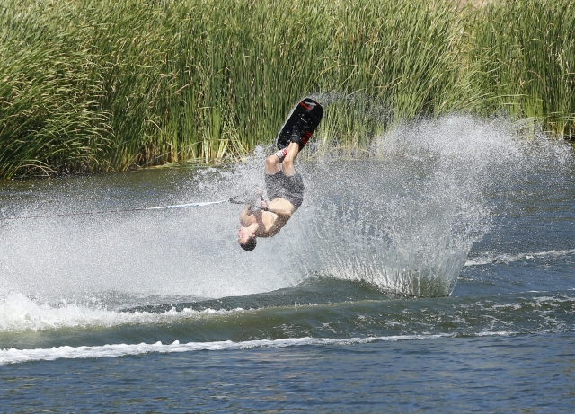  Pirouette con la tavola da wakeboard 