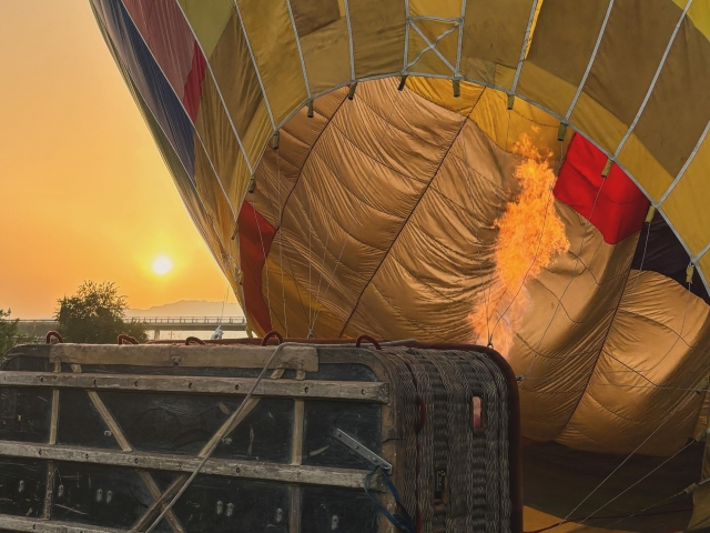  Lever de soleil en montgolfière 