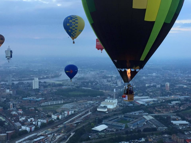 Vuelos en globos simultáneos