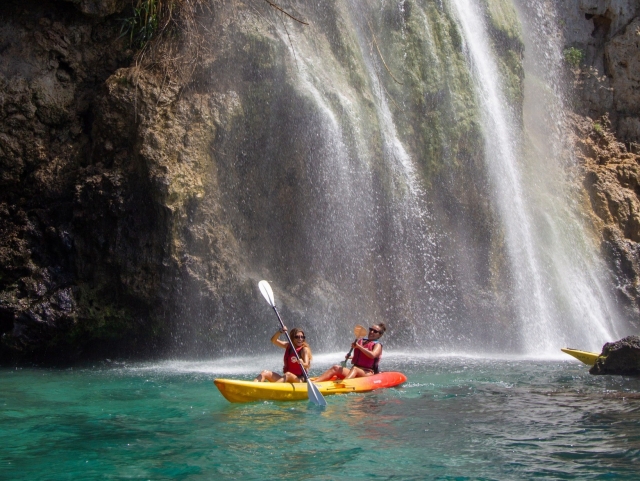  Two-seater kayak route through the Maro Waterfall 