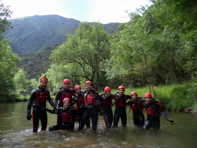 Amigos en el barranco