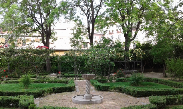  A mysterious garden 