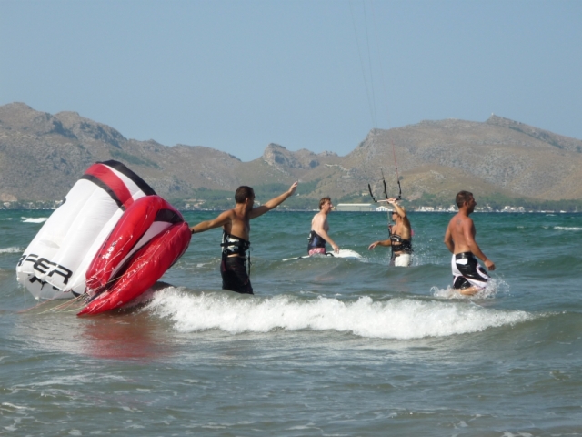 Vive la experiencia del kitesurf en Mallorca
